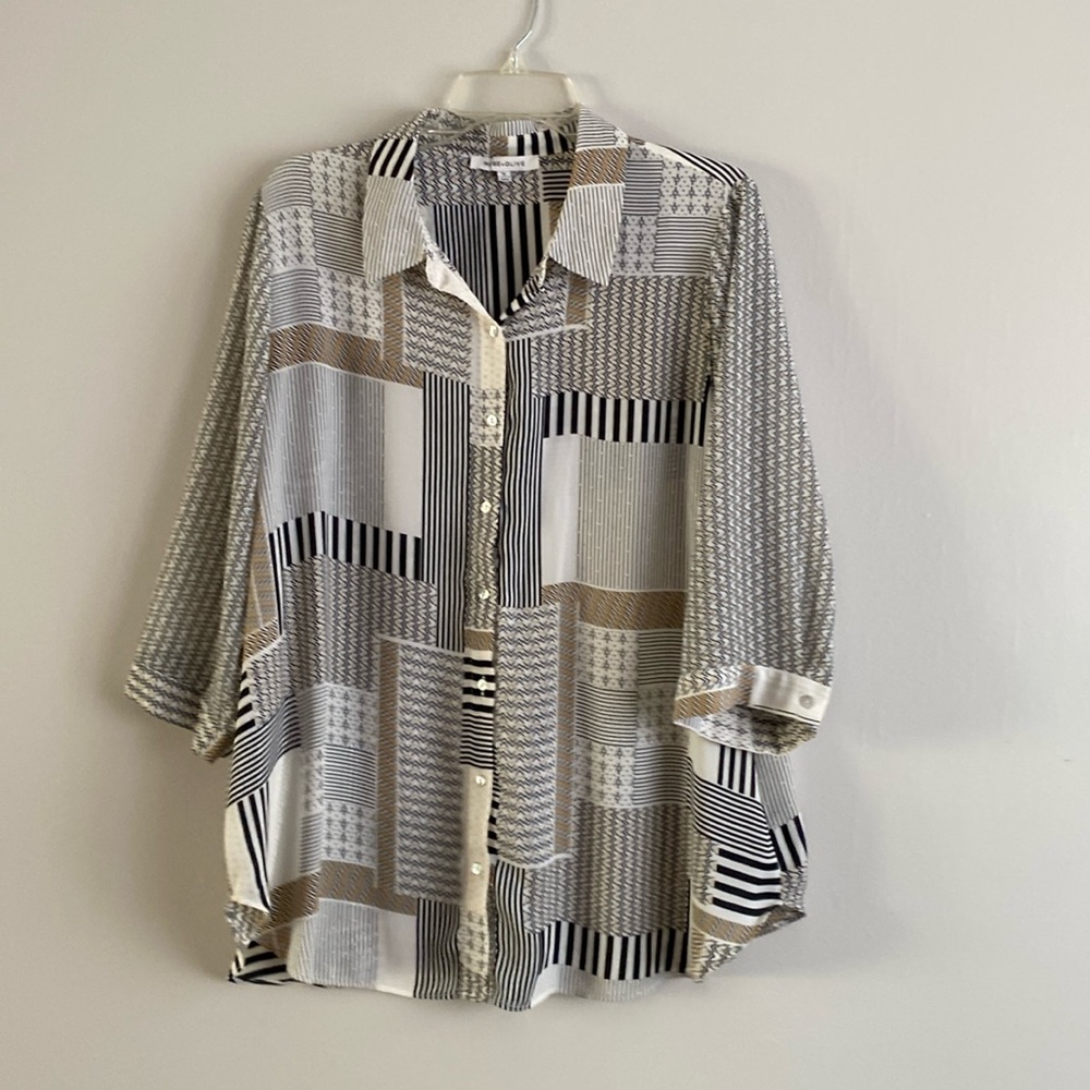 Blouse with a nice pattern size 1x
